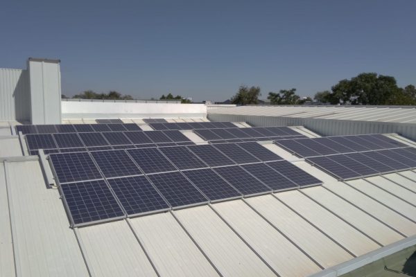 ASTRAUTO firma un acuerdo de colaboración con QUANTUM ENERGÍA VERDE para suministrar equipos de autoconsumo por energía solar fotovoltaica a sus asociados